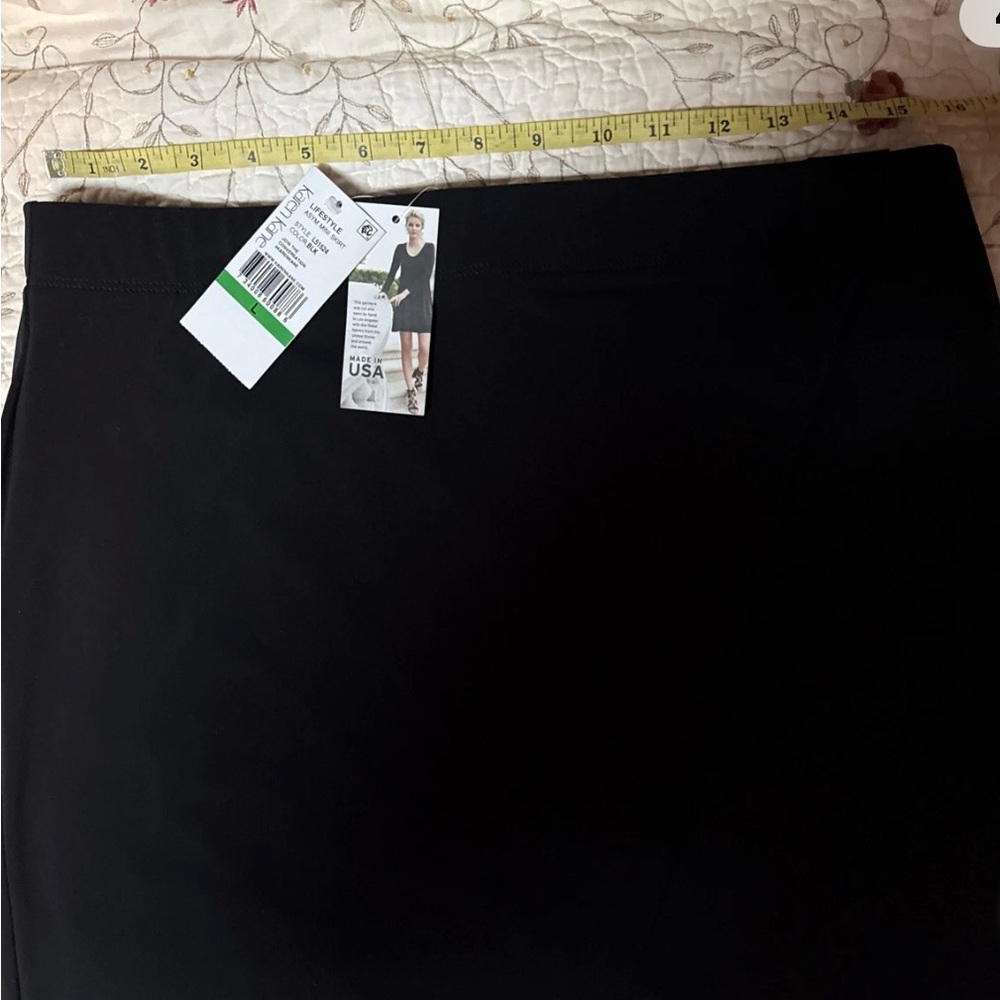 Karen Kane L51524 Black Stretch
Jersey Asymmetric Hem Mini Skirt Size
L. NWT - Picture 5 of 8